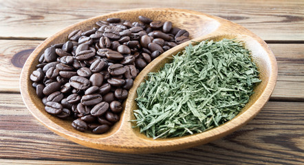 Kaffee und grüner Tee