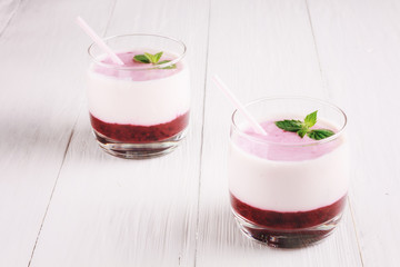 Berry smoothie with yogurt