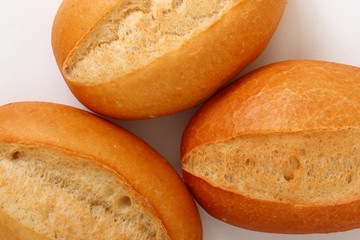 Drei Brötchen angeschnitten