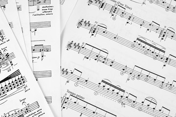 notes sheet music learning play guitar arpeggios piano saxophone harp violin cello bass oboe flute orchestra score