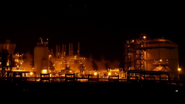 4k of Petroleum refinery plant on night time
