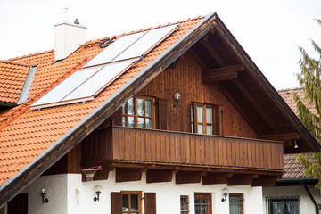 Holzhaus mit Solarenergie