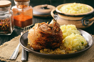 Baked turkey drumstick(knuckle) with onion and mustard sauce. Served with mashed potatoes.