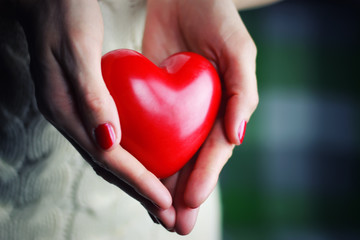 Obraz premium female hand valentine heart