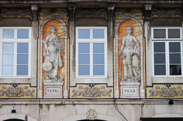 Fototapeta na wymiar Typical portuguese windows in Lisbon, Portugal