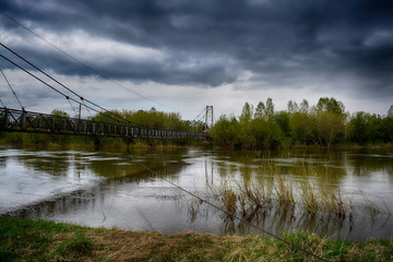 Obraz premium bridge over the river with cloudy sky