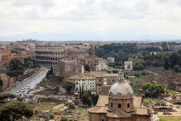 Il Colosseo e altri monumenti di Roma. Una città piena di storia. 