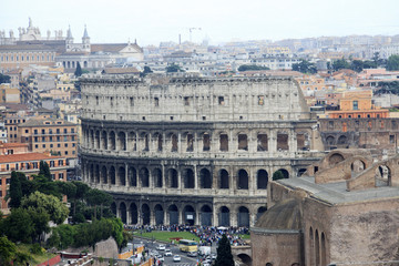 Il Colosseo e altri monumenti di Roma. Una città piena di storia. 