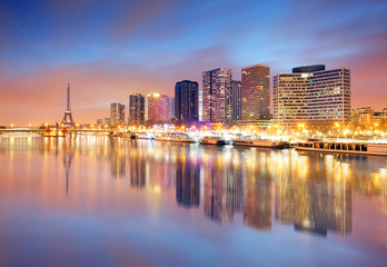 Fototapeta na wymiar Paris skyline with Eiffel tower in background