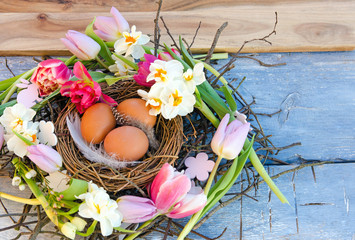 Happy Easter: nest with Easter eggs, feathers, tulips and daffodils:)
- 138712975