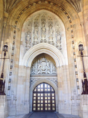 Fototapeta premium A grand and ornate entrance to an exceptional building in England