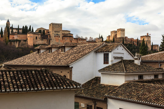 The alhambra of Granada from the neighborhood of Albaicín. Spain