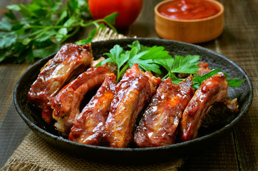 Grilled sliced pork ribs