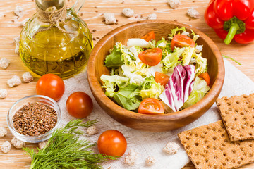 Приготовление овощного салата. Ингредиенты для закуски