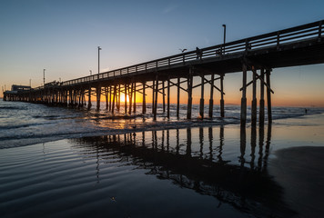 Fototapeta premium Southern California beach pier sunset