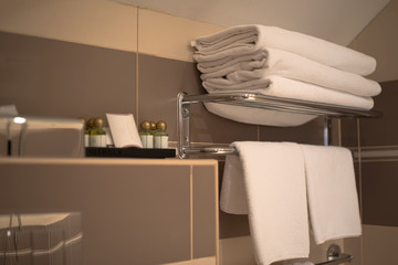 Detail a bathroom with a towels