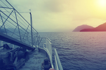 feed and Board the boat floating on the lake to meet the sun