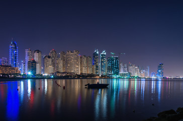 Fototapeta na wymiar Panoramic view of Dubai Marina at night