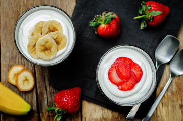 Greek yogurt strawberry and banana parfaits