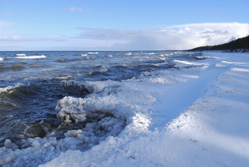Fototapeta na wymiar Sea spring landscape. Waves in the Baltic Sea, the melting of ice.