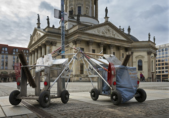 Kehrmaschinen der Berliner Stadtreinigung am Gendarmenmarkt in Berlin © spuno