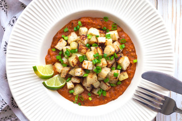 Stewed kohlrabi cabbage with lime and tomato sause