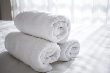 sun lights to the clean white towels on the hotel bed : feels cozy, comfort and relax. - for cozy feeling, i took with extra exposure and defocus shot.