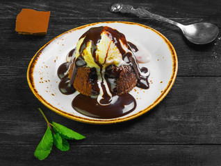 Chocolate lava cake (Molten)