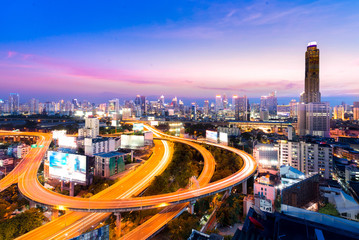 Fototapeta na wymiar Bangkok skyline downtown and express way