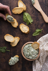 Spinach appetizer with bread