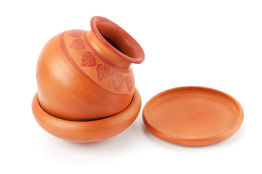 Clay pot and plate .