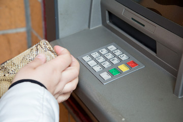 Cash machine, cash dispenser