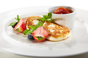 Cheese Pancake with Berries and Fresh Mint