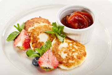 Cheese Pancake with Berries and Fresh Mint