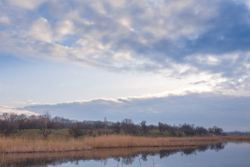 Fototapeta premium Misty morning at the lake