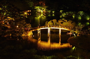 夜の栗林公園