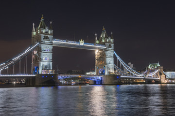 Lond Tower Bridge at night