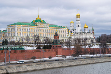 Obraz premium View of The Grand Kremlin Palace from Bolshoy Kamenny Bridge (Greater Stone Bridge) in Moscow, Russia