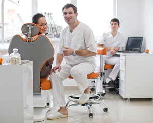 Obraz premium dentysta męski