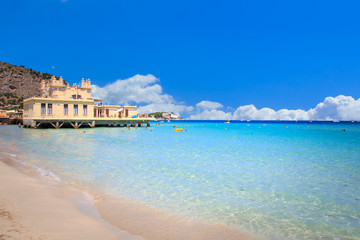 Fototapeta na wymiar Mondello beach in Palermo, Sicily 