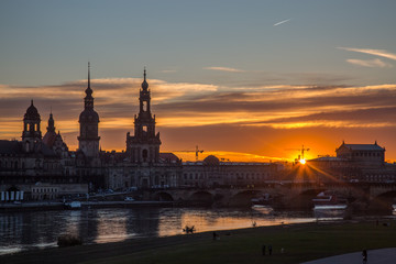 Fototapeta premium Dresden Altstadt bei Sonnenuntergang