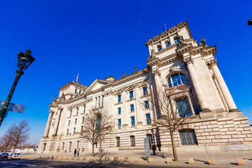 Obraz premium BERLIN, GERMANY -MARCH 19: The Reichstag building in Berlin, Germany on March 19, 2015 It was opened in 1894 as a Parliament of the German Empire and work till today