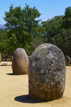 Chr&oacute;mlech Dos Almendres, menhires del Neol&iacute;tico