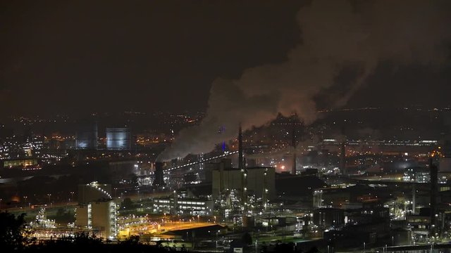 Industriegebiet bei Nacht, Linz in &Ouml;sterreich