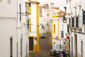 Fototapeta na wymiar Calle pintoresca de Évora, Portugal