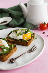 Toast with poached Egg and arugula