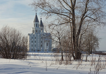 Fototapeta na wymiar Orthodox Church in winter on a background blue sky