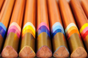 Special pencils with multicolour lead to produce varied trace
