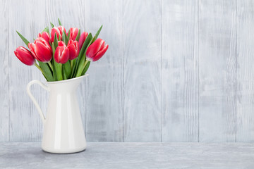 Red and white tulips bouquet