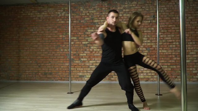 Front view of a pair of leg lunges in dance